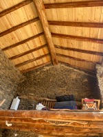 Construcció de teulat de fusta a Serrat