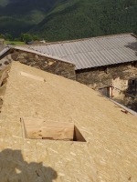 Construcción de tejado de madera en Serrat