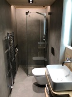 Construcció de lavabo amb microciment a Gombrèn